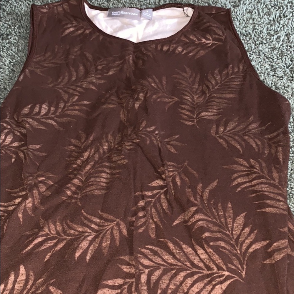 Sleeveless brown tank